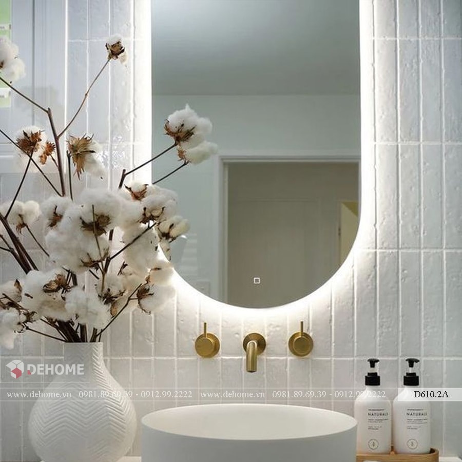 Dehome D610.2A gương nhà tắm đèn Led cảm ứng: Sản phẩm gương nhà tắm Dehome D610.2A với đế chắc chắn, đèn Led cảm ứng tạo ánh sáng tự nhiên, thiết kế sang trọng sẽ làm bạn hài lòng về mức giá hợp lý của nó. Sự lựa chọn hoàn hảo cho không gian nhà tắm của bạn!