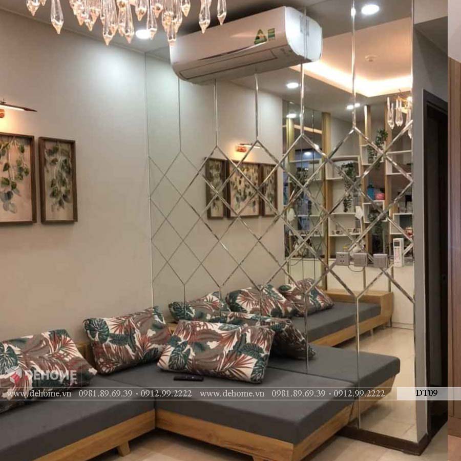 gương dán tường phòng khách sang trọng