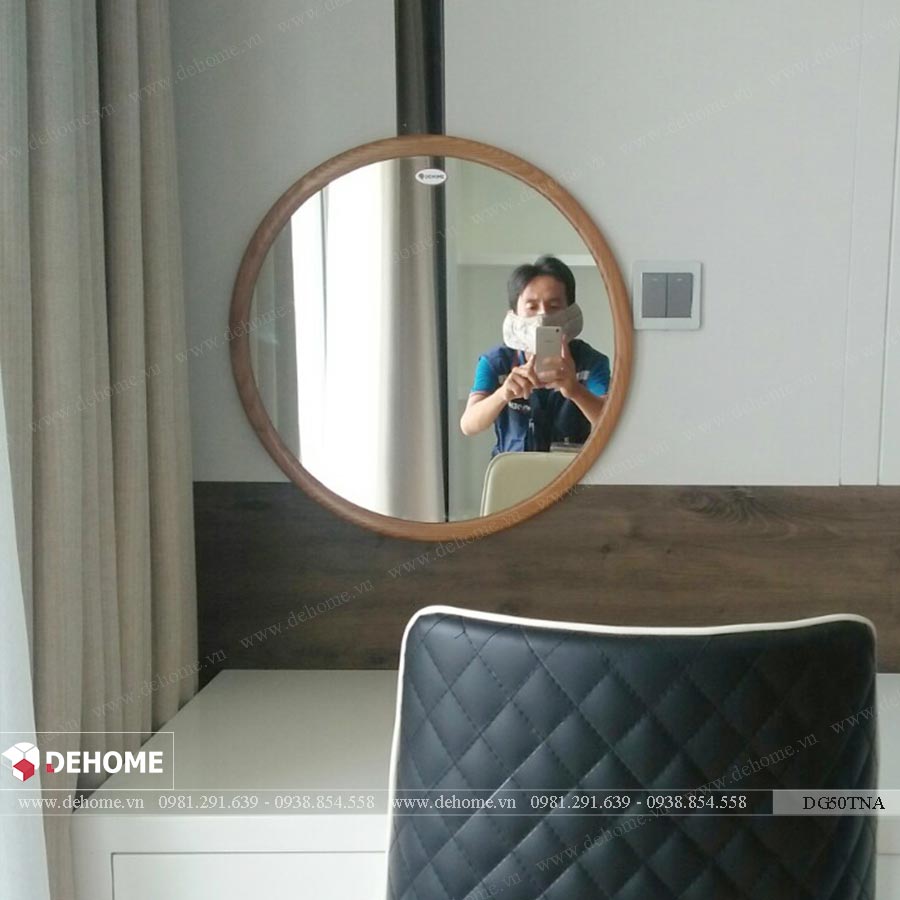 gương khung gỗ để bàn trang điểm