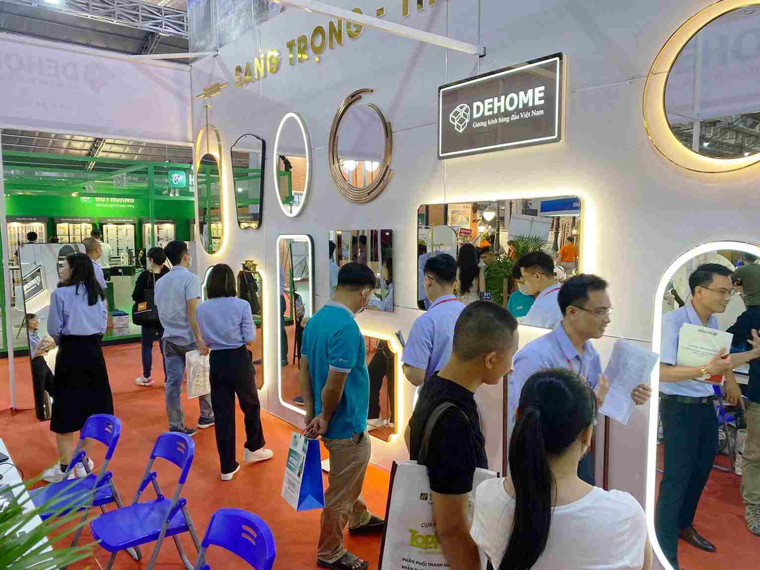 khách hàng vietbuil