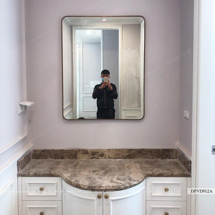 Gương khung inox mạ vàng hồng lắp đặt trong phòng tắm